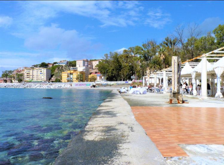 Apartamento en la Playa en Paseo Maritimo Málaga Exterior foto